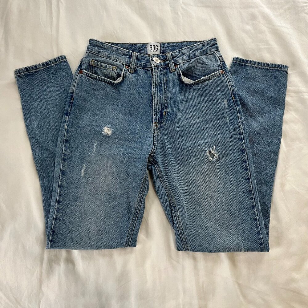 BDG Urban Outfitters Mom High-Rise Medium Wash Denim Jeans | Size 25